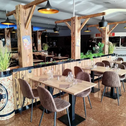 Salle du restaurant La Fromagerie à Bourges dans le Cher 18