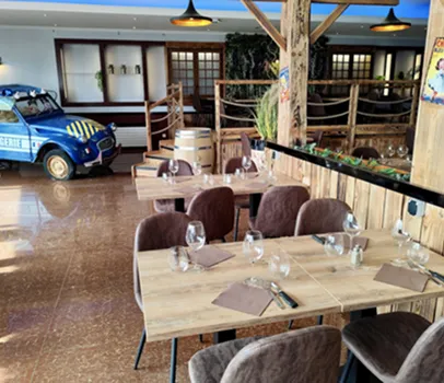 Salle de restaurant savoyard